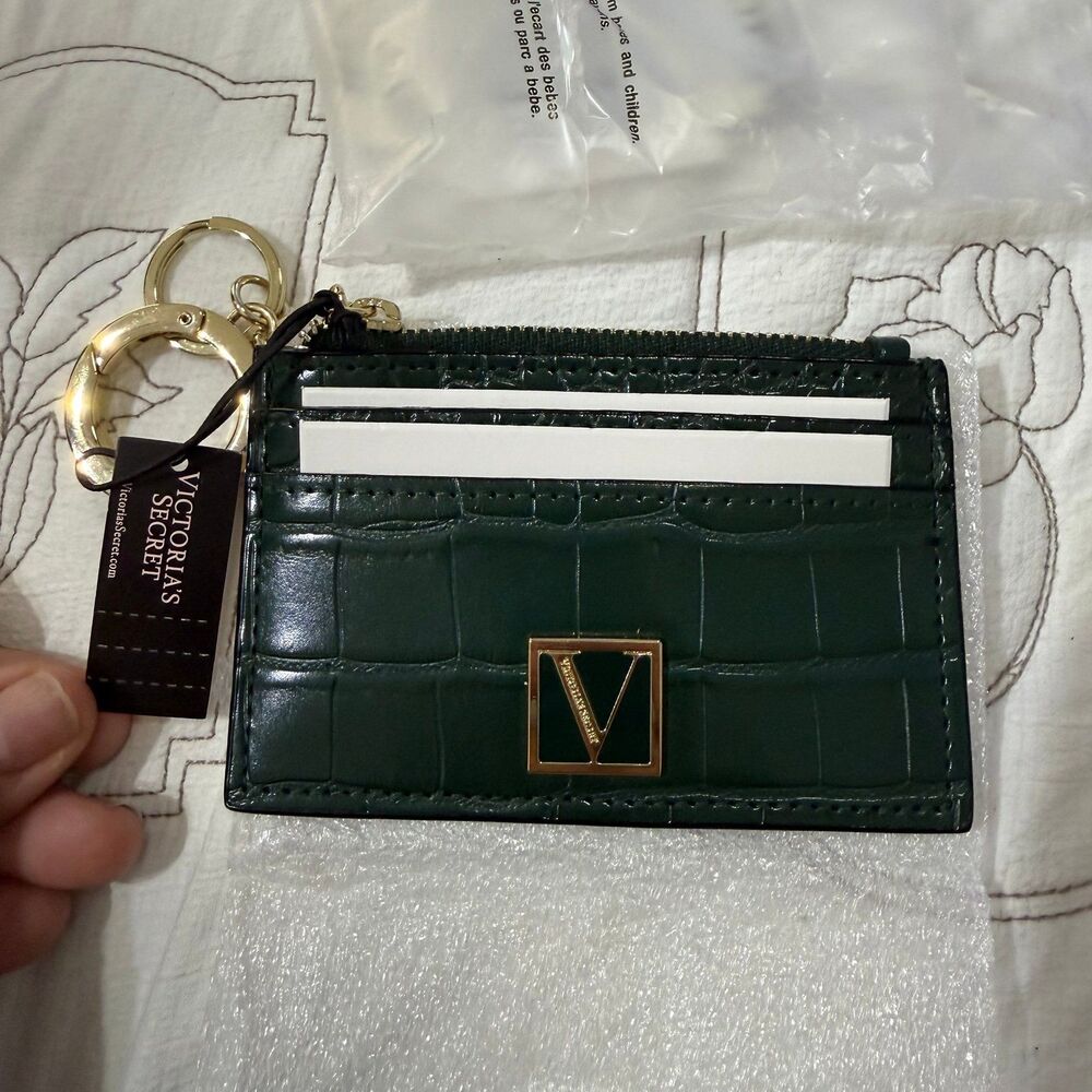 Victoria's Secret Green Croc Card Holder with Keychain - Picture 1 of 6